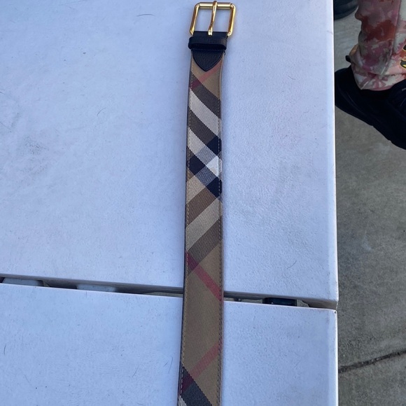 Burberry belt - Picture 1 of 1